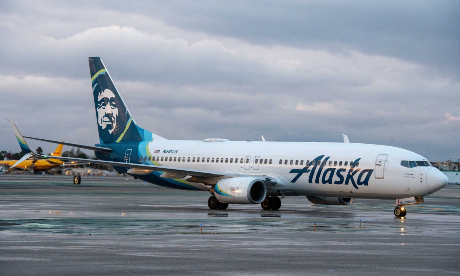 Alaska Airlines Raises Fees, Ends Earning on Saver Fares
